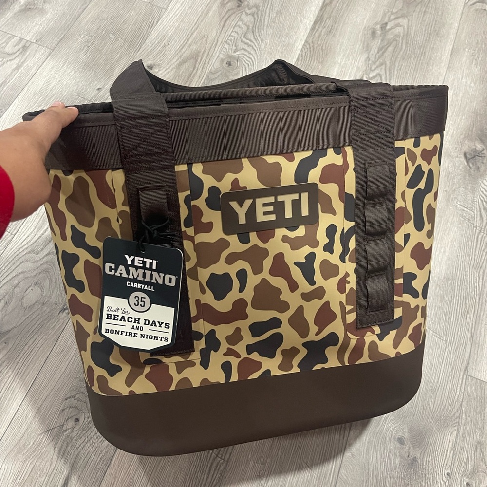 YETI Camino 35 Carryall - Wetlands Camo